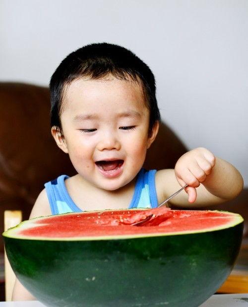 吃瓜宝宝周岁照片  第2张