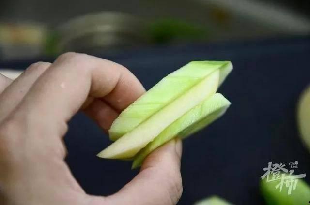 吃瓜的夹子  第1张